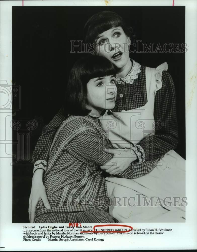 1993 Press Photo Lydia Ooghe &amp; Tracey Ann Moore in The Secret Garden in Houston- Historic Images