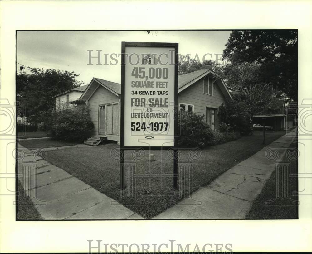 1985 Press Photo Sewage Construction Sign at Hudly &amp; Fairview in Houston, Texas- Historic Images