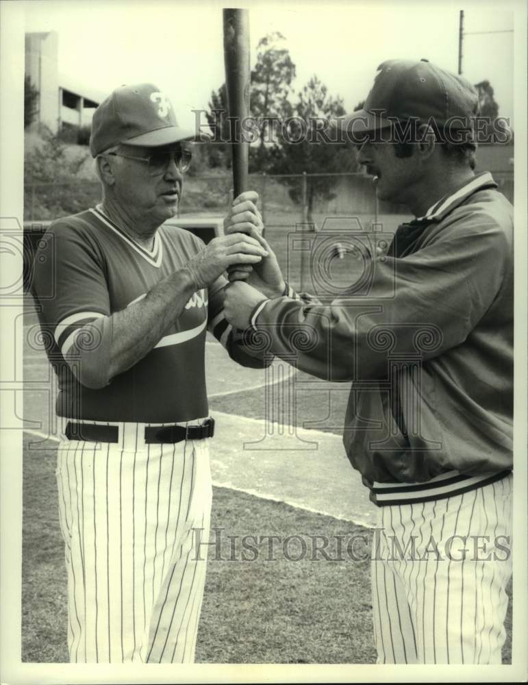 1988 Press Photo Duke Snider &amp; Gerald McRaney star in &quot;Simon &amp; Simon&quot; on CBS-TV- Historic Images