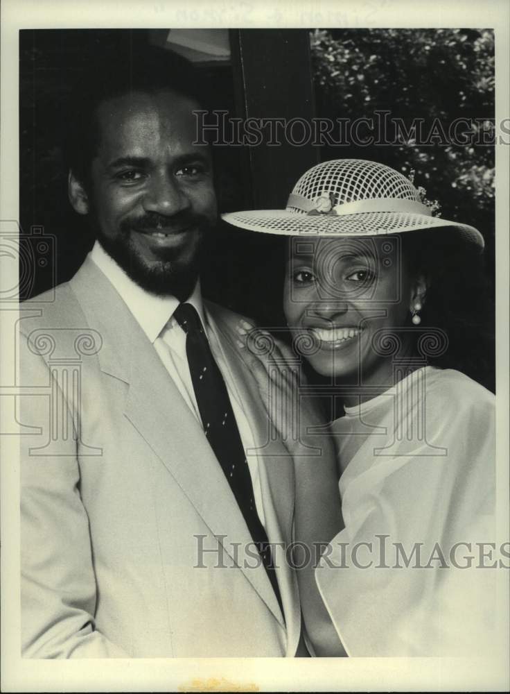 1986 Press Photo Tim Reid &amp; Daphne Maxwell star in &quot;Simon &amp; Simon&quot; on CBS-TV- Historic Images