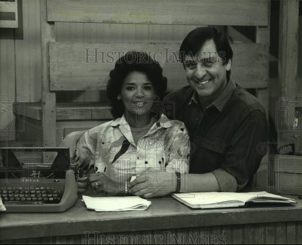 1988 Press Photo Actors Sonya Manzano and Emilio Delgado On &quot;Sesame Street&quot; Show- Historic Images