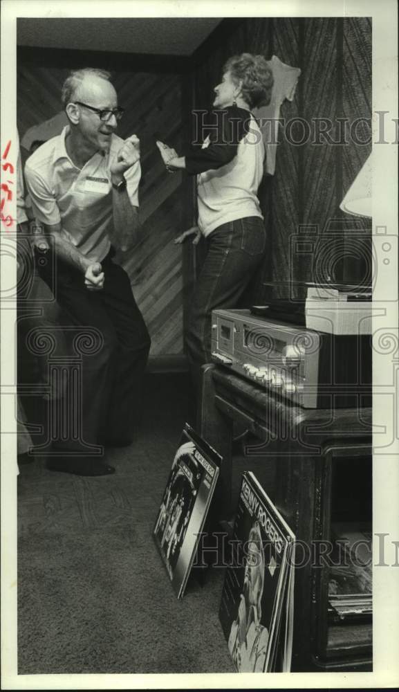 1984 Press Photo John Genaro &amp; Betty Mallay dance at St. John Vianney Church- Historic Images