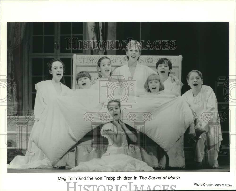 2000 Press Photo Meg Tolin &amp; children in &quot;The Sound of Music&quot; touring company- Historic Images