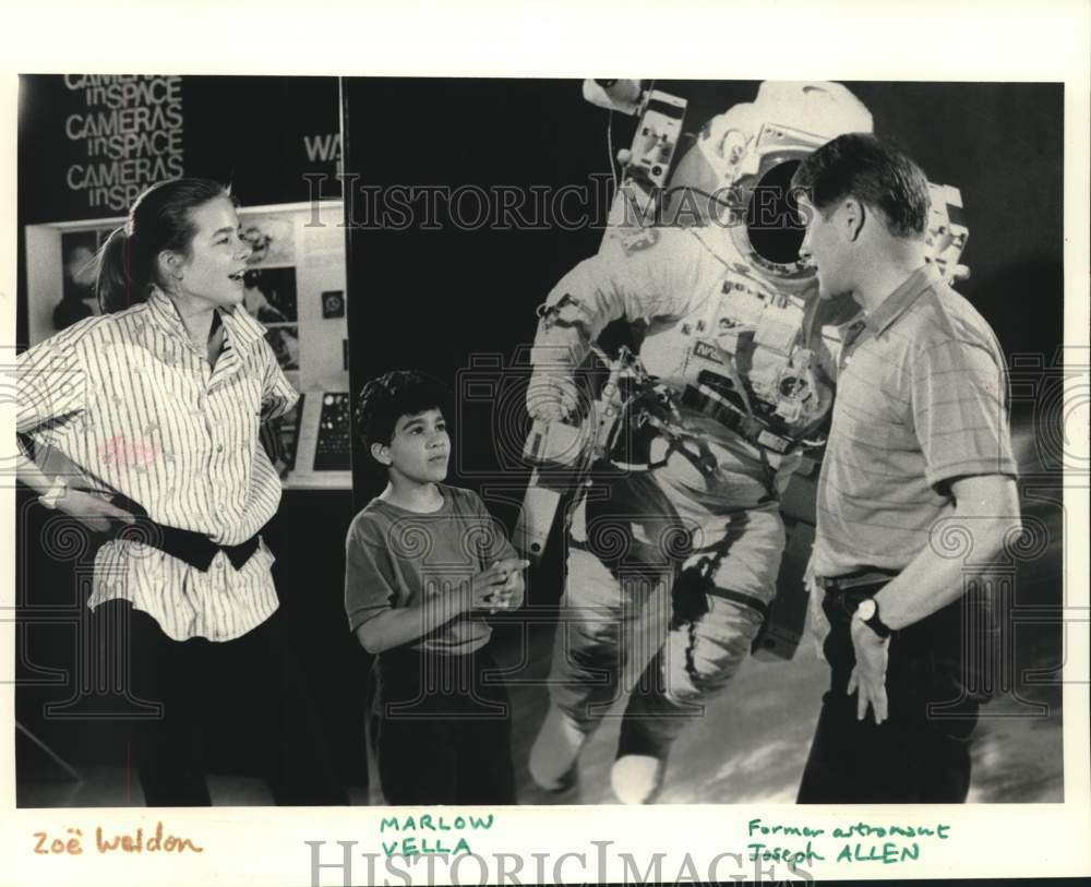 1987 Press Photo Zoe Weldon, Marlow Vella, &quot;Spacewatch&quot; TV actors, Joseph Allen- Historic Images