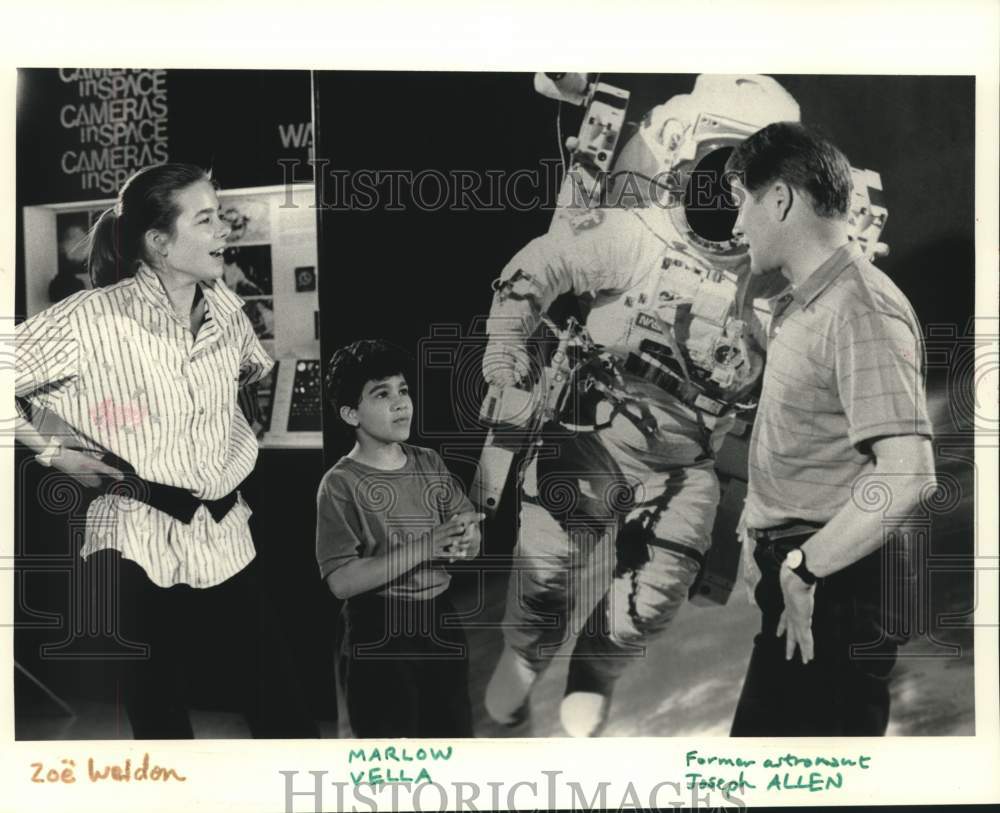 1987 Press Photo Zoe Weldon, Marlow Vella, "Spacewatch" TV actors, Joseph Allen- Historic Images