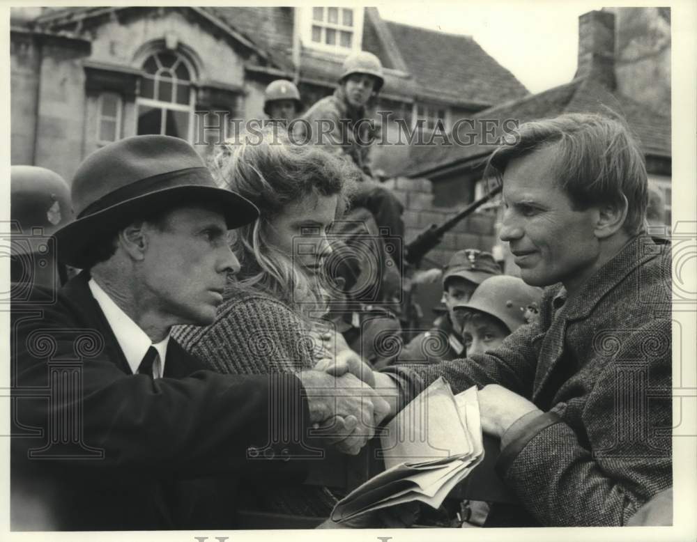 1985 Press Photo Bruce Dern, Michael York &amp; Barbara Sukowa star in &quot;Space&quot;- Historic Images