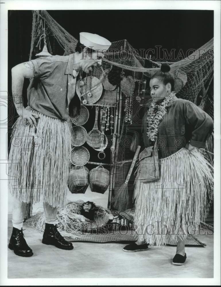 1988 Press Photo Paul Keith &amp; Amy Jo Phillips in a scene from &quot;South Pacific&quot;- Historic Images