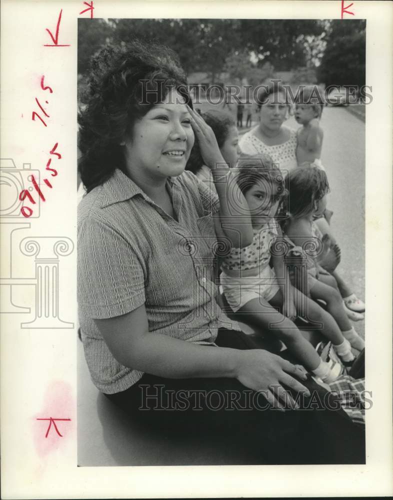 1974 Southern Pacific Englewood Yard Evacuees In Houston, Texas - Historic Images