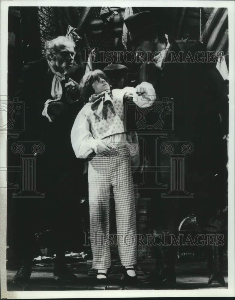 1984 Press Photo Actors in &quot;Oliver!&quot; Tower Theatre performance, Houston, Texas- Historic Images