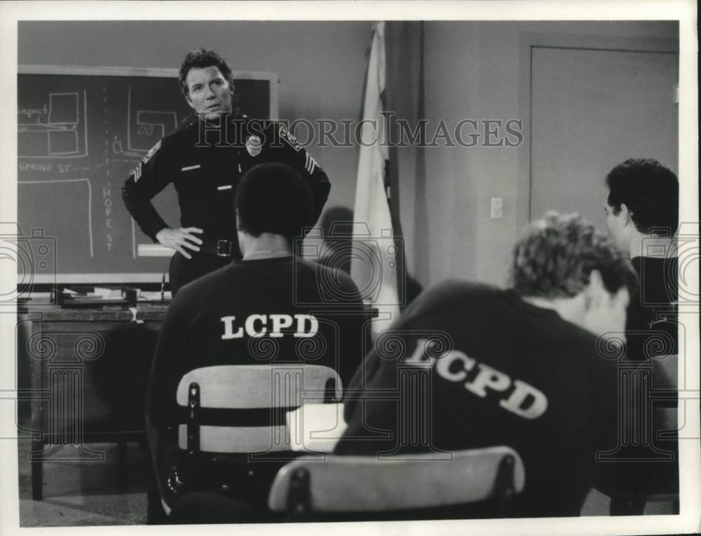 1982 Press Photo William Shatner Stars in ABC Television Series &quot;T.J. Hooker&quot;- Historic Images