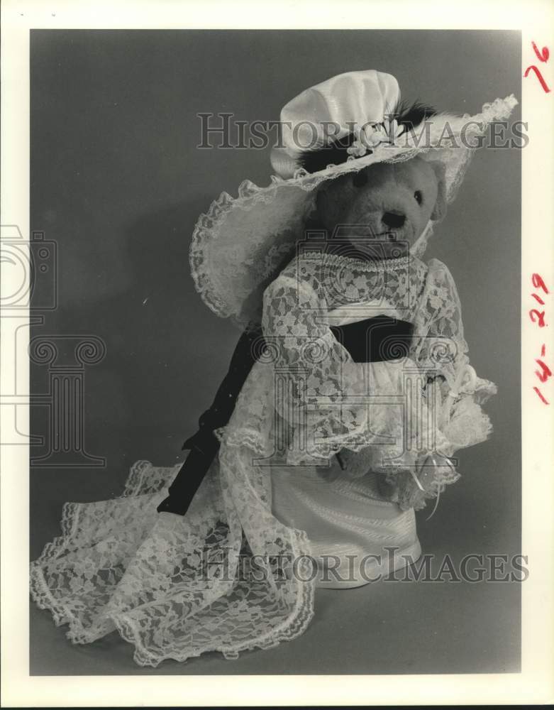 1984 Press Photo Teddy Bear Version of Eliza Doolittle in &quot;My Fair Lady&quot;- Historic Images