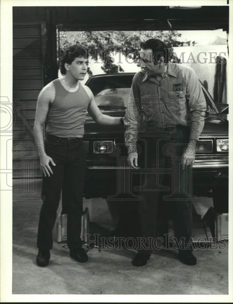 1987 Press Photo Dan Hedaya &amp; Timothy Williams as dad and son in &quot;The Tortellis&quot;- Historic Images