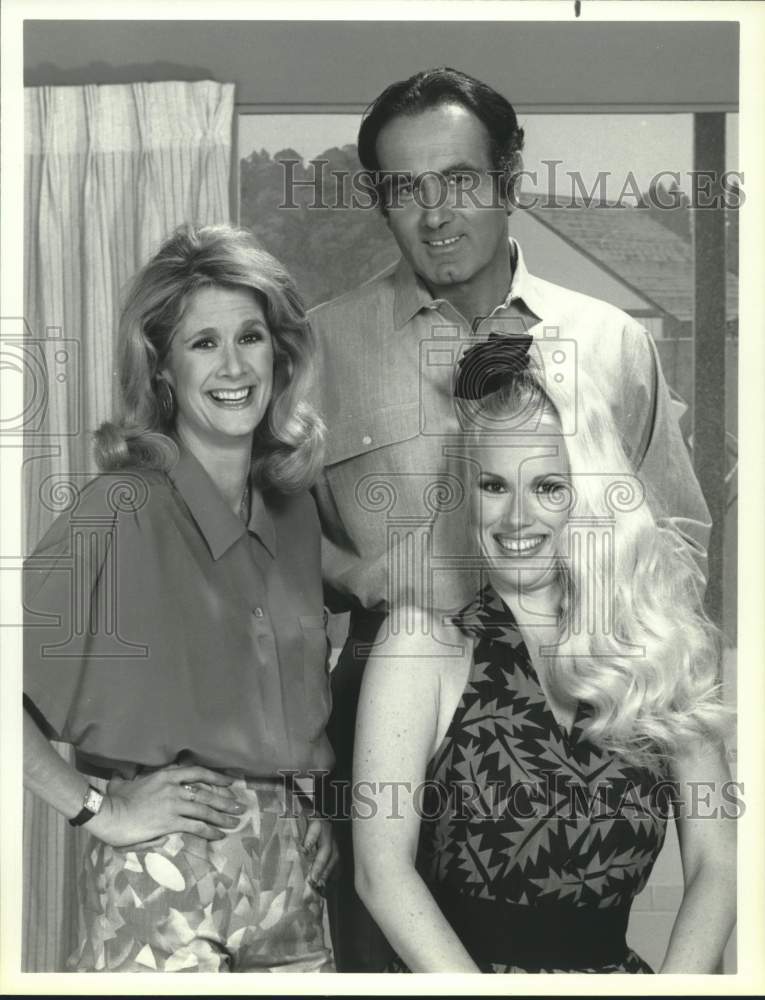 1987 Press Photo Carlene Watkins, Dan Hedaya, Jean Kasem in &#39;The Tortellis&quot; show- Historic Images