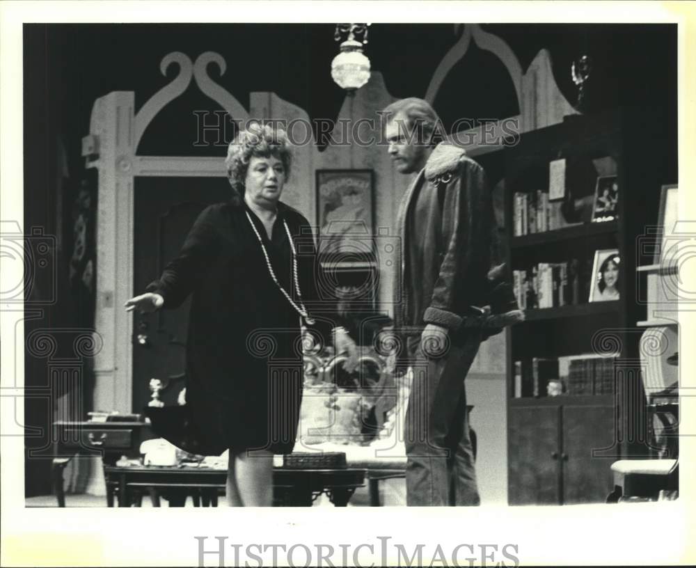 1987 Press Photo Shelley Winters in &quot;The Gingerbread Lady&quot; at Tower Theater- Historic Images