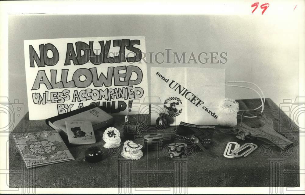 1978 Press Photo UNICEF Gift Shop toys and trinkets for children - hca57330- Historic Images