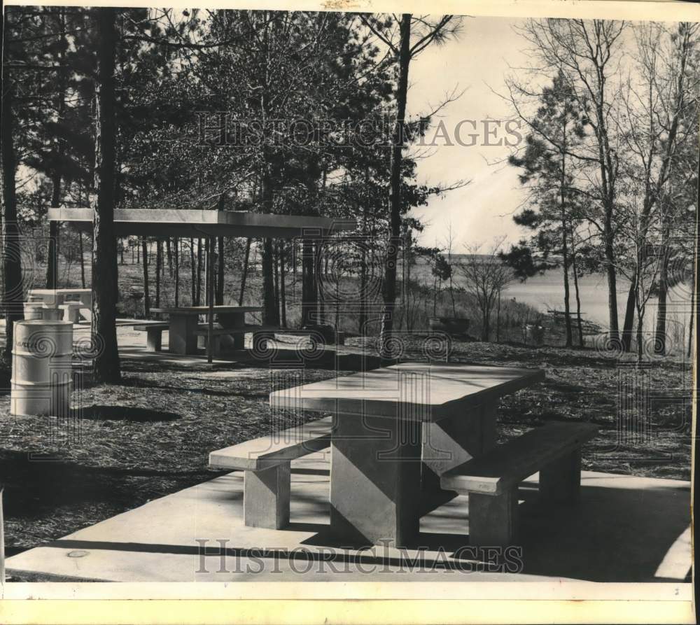 1967 Press Photo Picnic tables at Sam Rayburn Dam &amp; Reservation, Texas- Historic Images