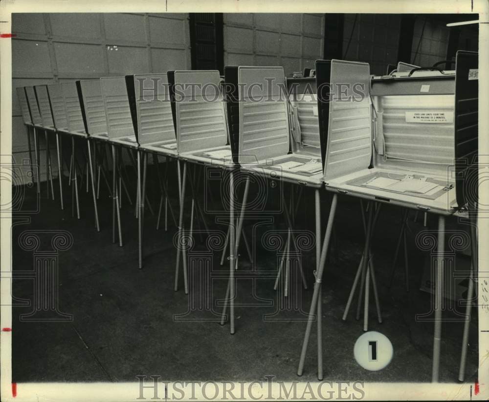 1966 Press Photo Harris County Texas voting machines - hca58369- Historic Images