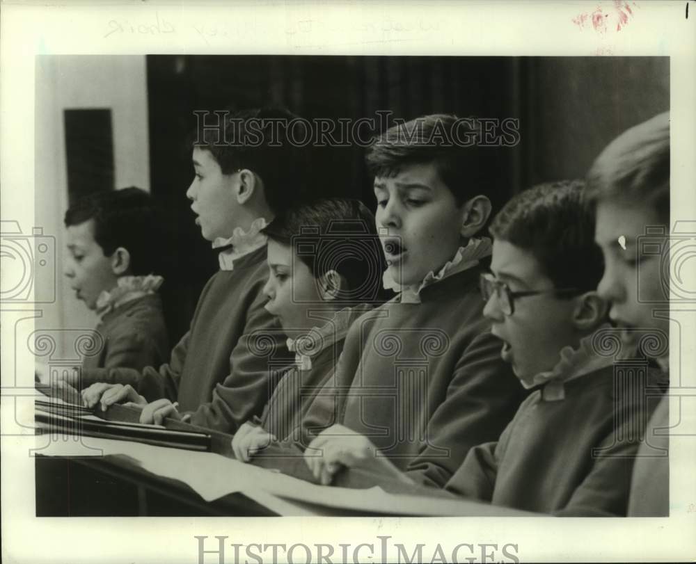 1988 Press Photo Westminster Abbey Choir singing, St. Michael Catholic Church- Historic Images