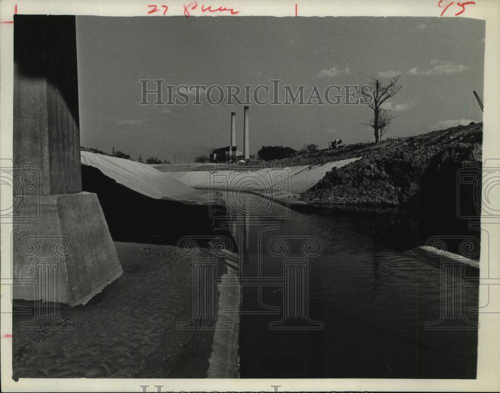 1966 Press Photo Concrete-lined White Oak Bayou, Houston, Texas - hca58711- Historic Images