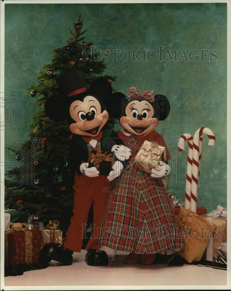 2000 Press Photo Mickey and Minnie at Walt Disney World During Holidays- Historic Images