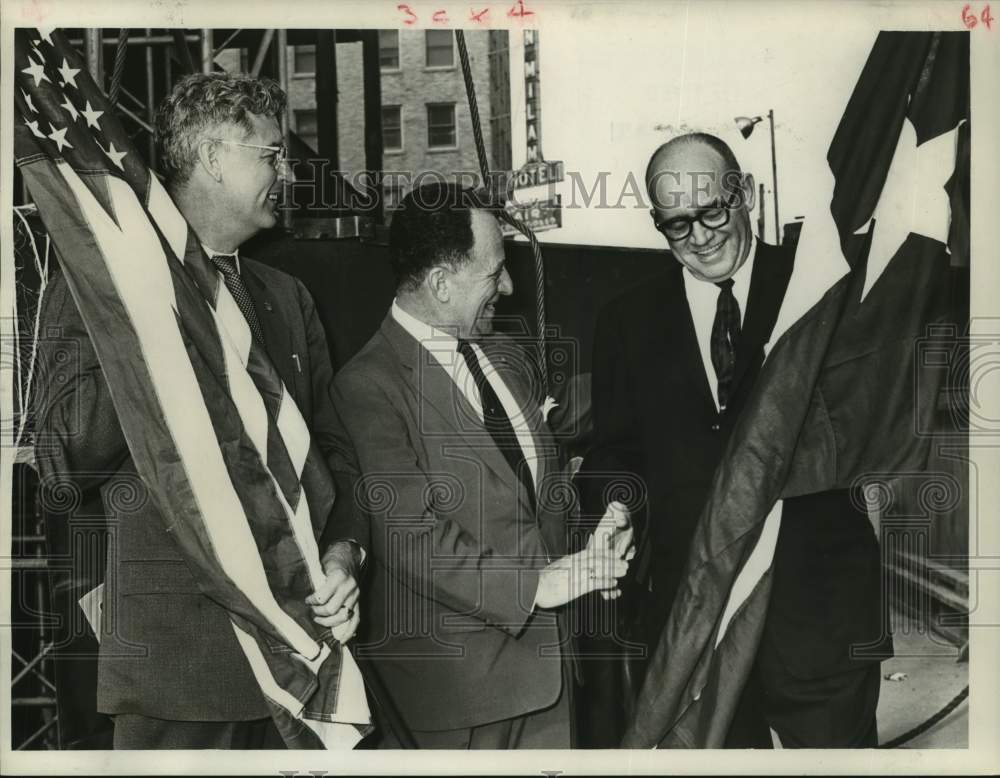 1961 Press Photo Flag-raising ceremony at Houston World Trade Center site- Historic Images