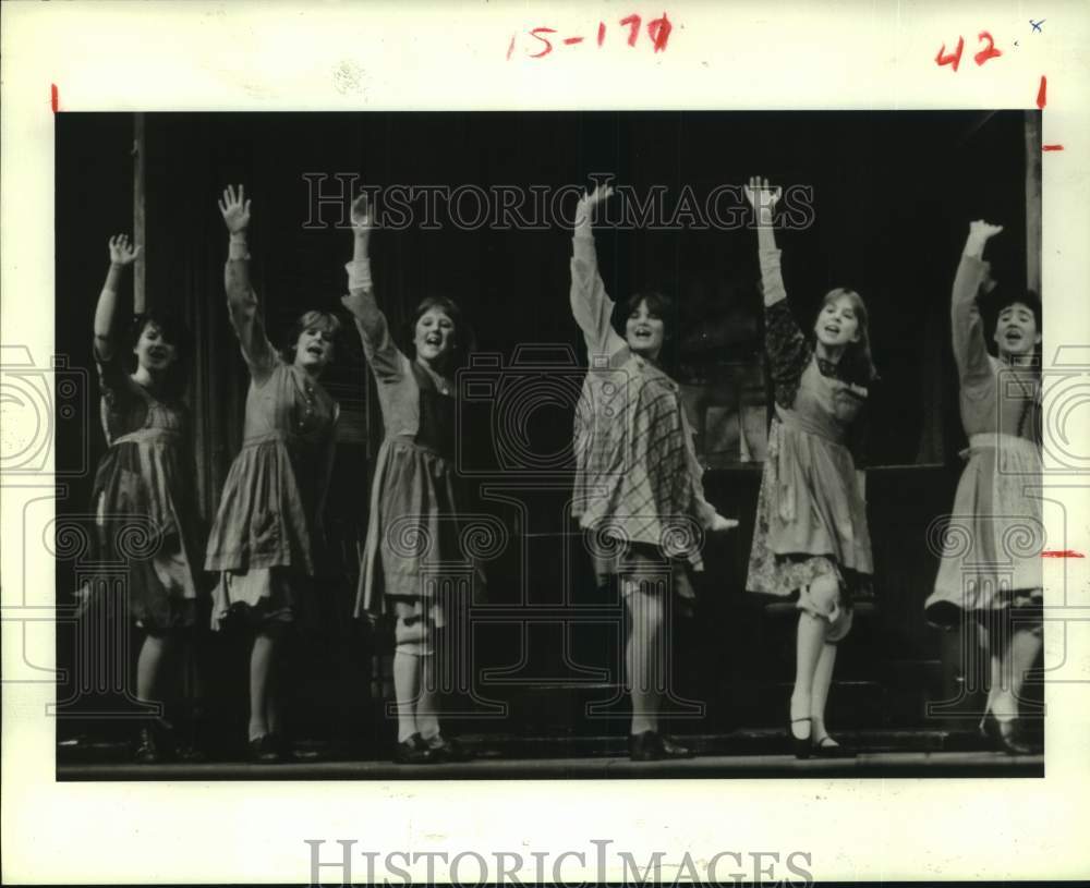 1985 Press Photo Cast of a Theater Under the Stars production - hca63377- Historic Images