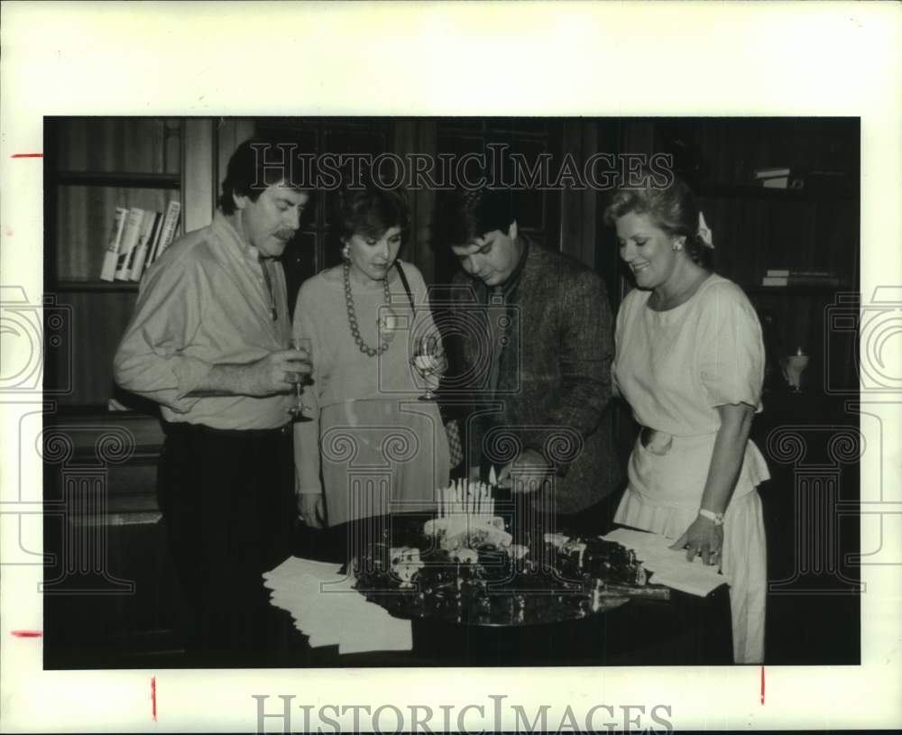 1989 Press Photo Celebrating for Theater Under the Stars 21st birthday-Houston- Historic Images