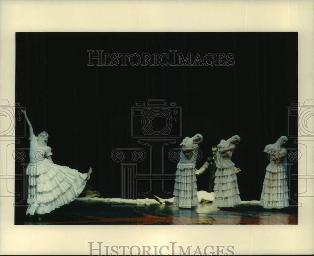 1993 Press Photo Artists of Houston Ballet in &quot;Cruel Garden&quot; - hca64196- Historic Images