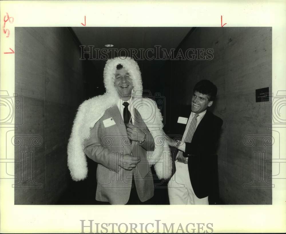 1984 Press Photo Bruce Weaver, James McGregor; Houston Grand Opera volunteers- Historic Images