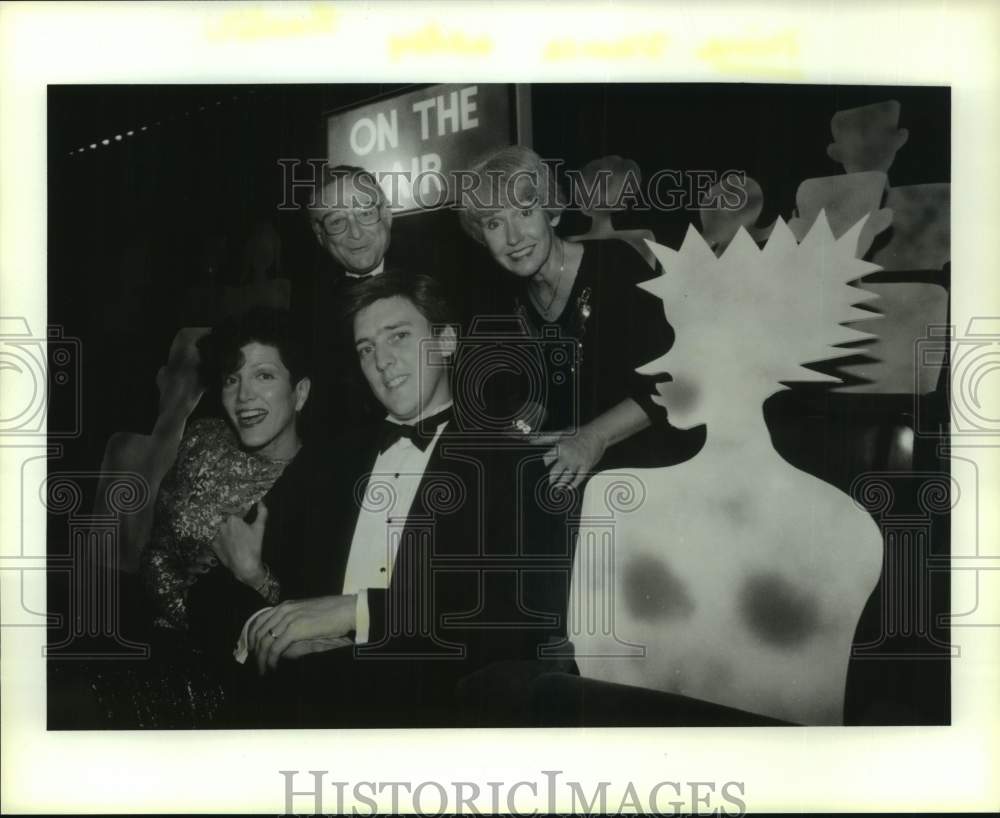 1988 Press Photo People Gather for Photo, Nina Vance Alley Theater in Houston- Historic Images