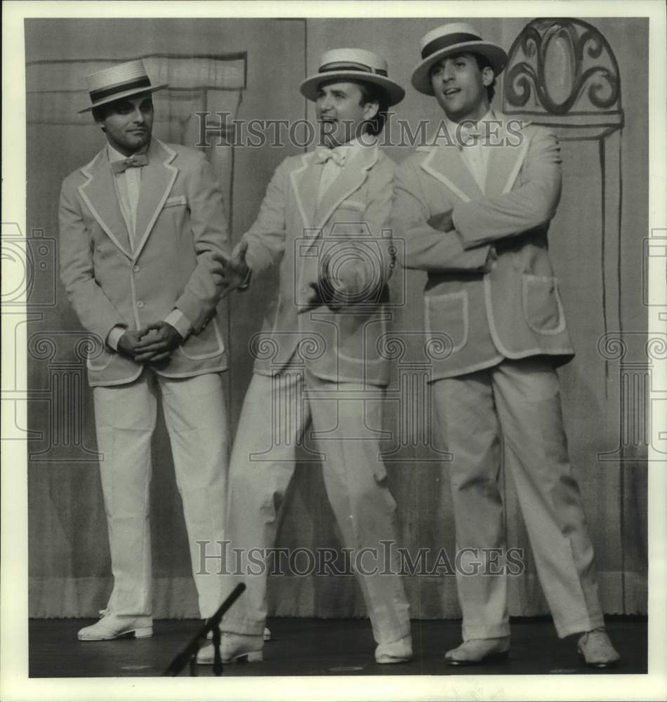 1988 Press Photo Men sing in "Divorce..." by Theater Under the Stars, Houston- Historic Images