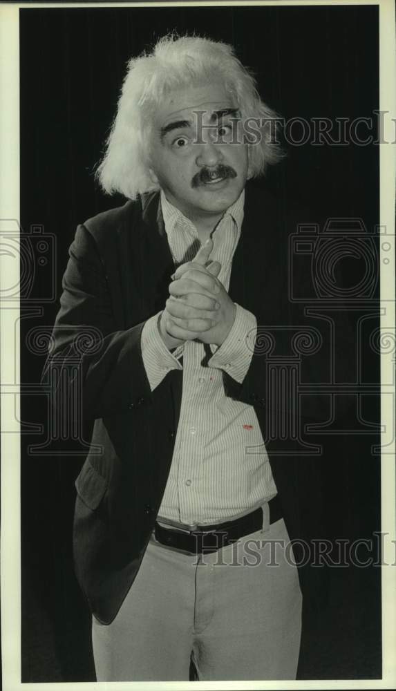 1981 Press Photo Jerry Mayer as Einstein at the Alley Theater in Houston- Historic Images