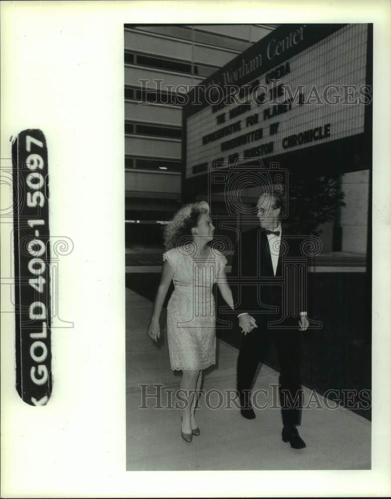 1988 Press Photo Anita Laurentz, Ronny Michael Walk to the Houston Grand Opera- Historic Images