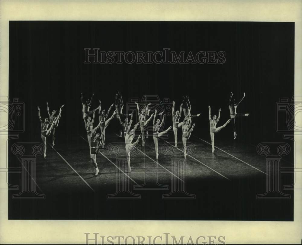 1976 Press Photo Ballet Dancers in Con Spirito, Houston Ballet - hca65948- Historic Images