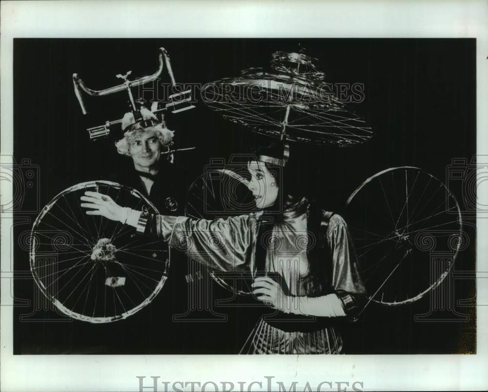 1991 Press Photo &quot;Le Cirque Invisible&quot; at Alley Theatre, Houston - hca65962- Historic Images