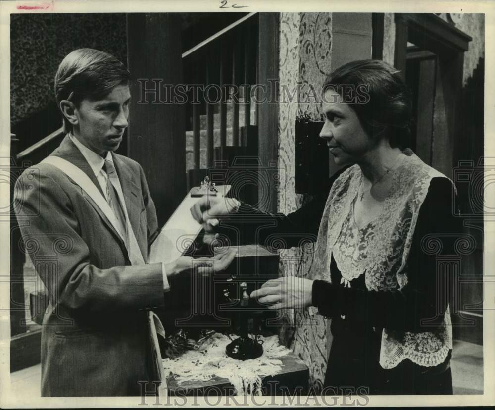 1970 Press Photo Scene from &quot;Ring &#39;Round the Bathtub&quot; - Houston&#39;s Alley Theatre - Historic Images