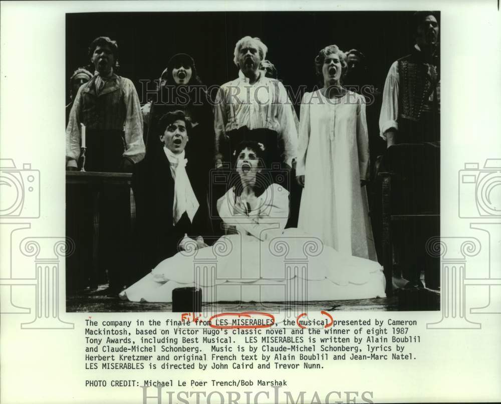 1989 Press Photo Finale in the Play &quot;Les Miserables&quot; - hca67054- Historic Images