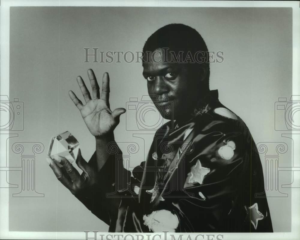 1990 Press Photo Albert Linton in &quot;Merlin&#39;s Enchanted Cavern&quot; in Houston- Historic Images