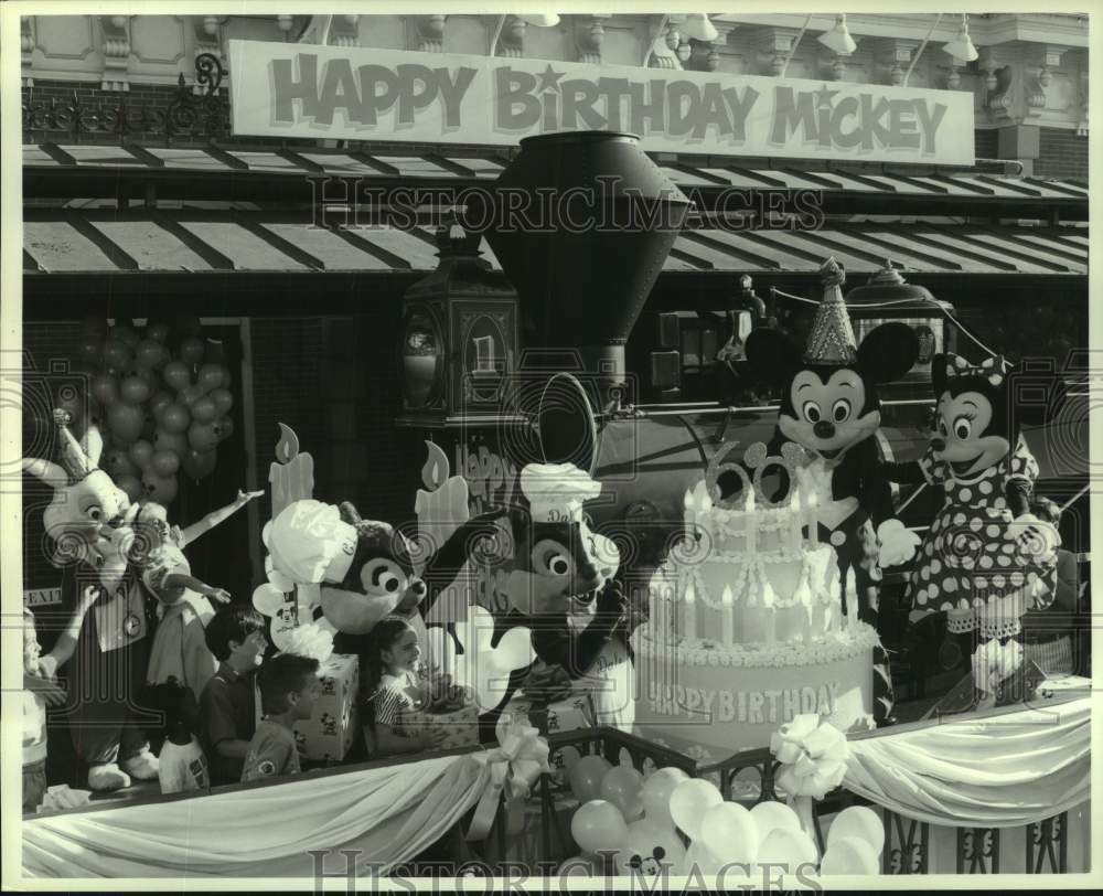 1988 Press Photo Mickey Mouse and Others Commemorates his 60th year - hca67359- Historic Images