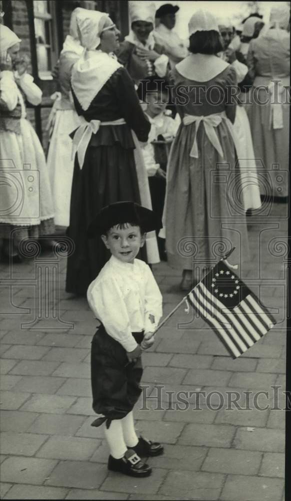 1968 Press Photo People in costumes for Independence Day, Houston, Texas - Historic Images