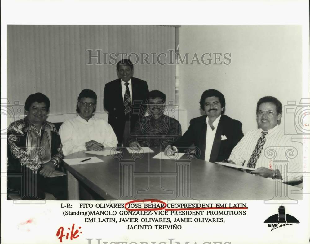 1997 Press Photo President and Employees EMI Latin - hca69165- Historic Images