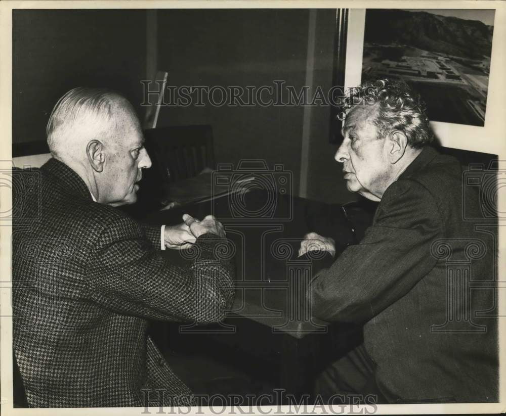 1965 Press Photo Jack Bell, AP political reporter - "The Splendid Misery" book - Historic Images