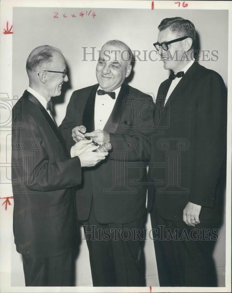 1961 Press Photo KE Antone hands gavel to new Realtor president Henry Everts, TX-Historic Images