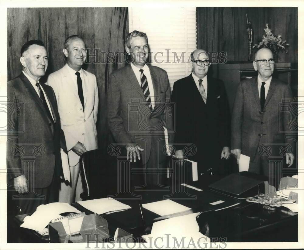 1967 Press Photo Dr. O. J. Baker, Director of Texas Educational Foundation - Historic Images