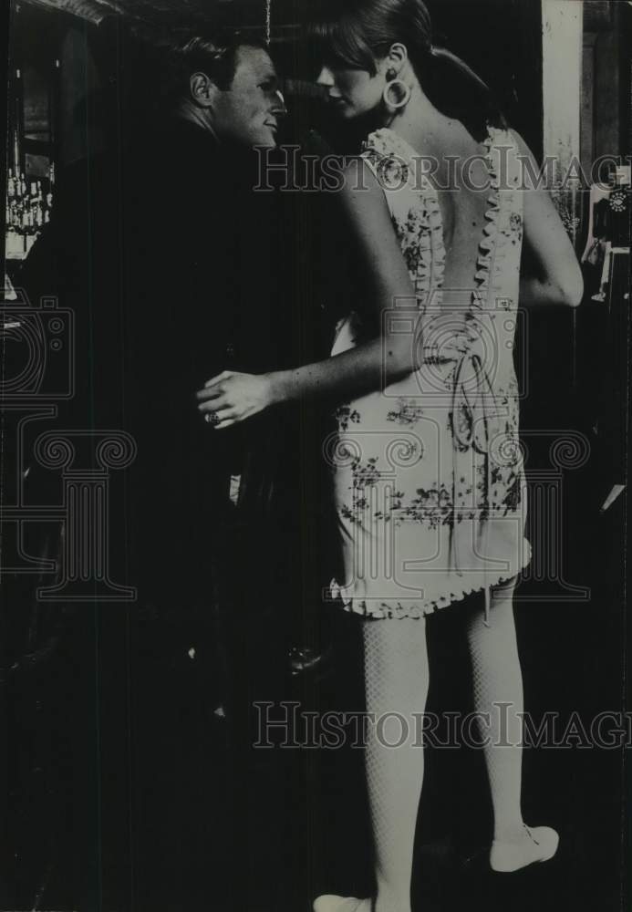 1966 Press Photo Women models petite shift with low cut back - Historic Images