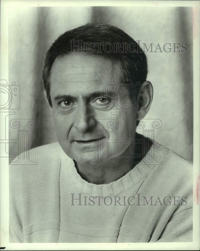 1987 Press Photo Zen Braun, executive producer of "Tour of Duty" - hca75285- Historic Images