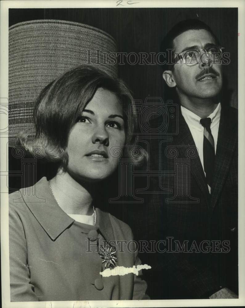 1967 Press Photo Sandy Brinkman &amp; Carl Brazell win scholarships in Houston - Historic Images