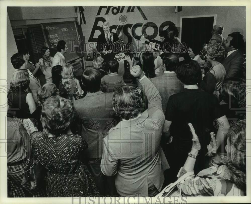 1975 Crowd cheers Houston mayoral candidate Frank Briscoe - Historic Images