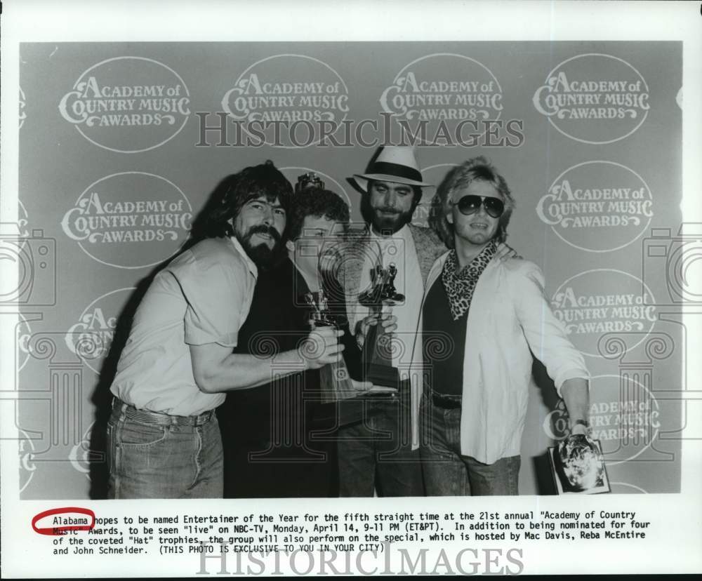 1986 Press Photo Academy of Country Music Award winners Alabama with trophies- Historic Images