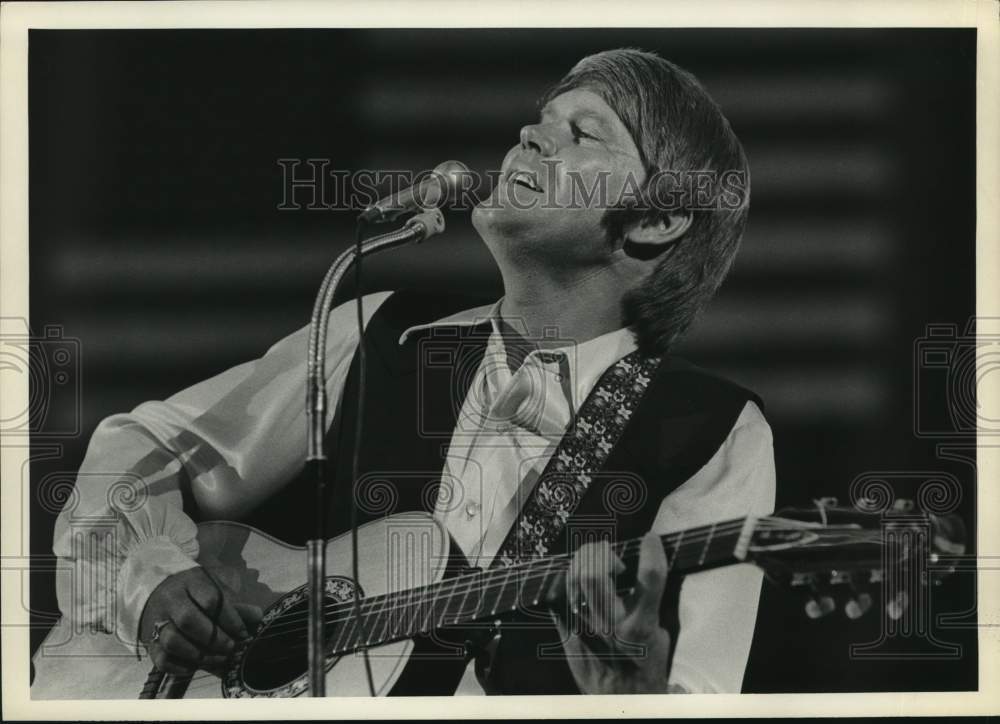 1972 Press Photo Singer Glen Campbell - Historic Images